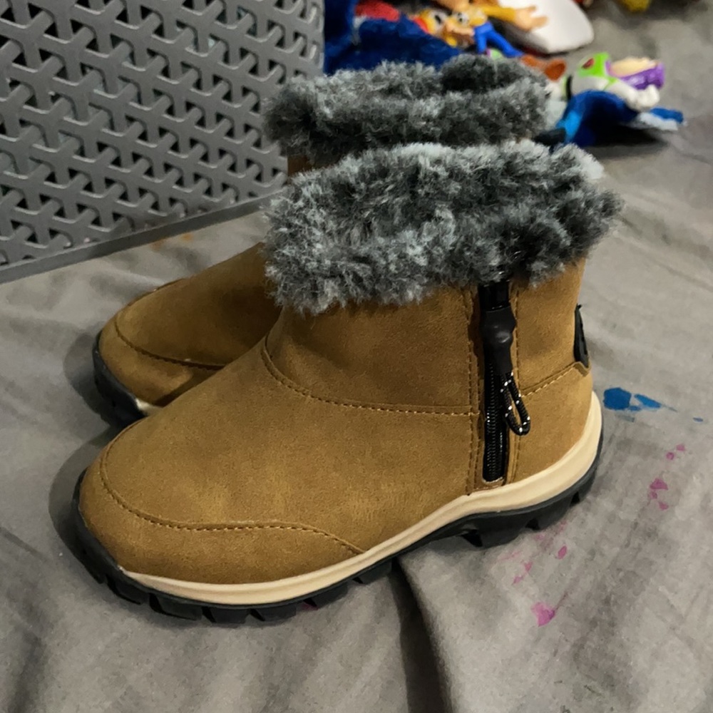 Boot - Picture 2 of 4